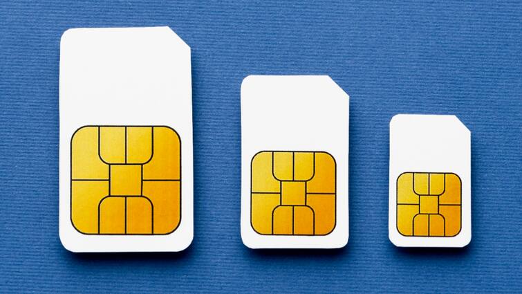 Why is the SIM card inserted in the mobile cut off at one corner Know the reason क्यों एक कोने से कटा होता है मोबाइल में डाला जाने वाला सिमकार्ड? जानिए कारण
