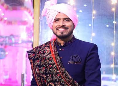 After completion of graduation, Amit took admission in law college.  He gained popularity by sharing a video on Facebook.  With encouragement, he started making family-centric videos.  Despite being shy in front of the camera, he made videos and became famous for his Haryanvi language videos.  Today there are crores of subscribers on his YouTube channel.