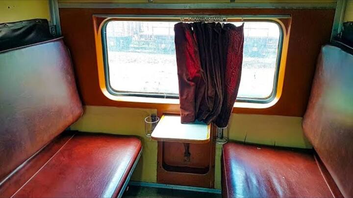 लोग जब ट्रेन में सफर करते हैं तो वह रिजर्वेशन करवा कर सफर करना पसंद करते हैं. आरक्षित कोचों में सफर सहूलियत के साथ-साथ सुरक्षित भी होता है.