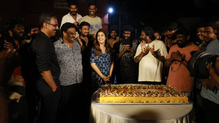 இறுதிகட்டப் பணிகள் முடிந்து விரைவில் இப்படத்தை திரைக்கு வரவிருக்கிறது. படப்பிடிப்பு தளத்தில் கேக் வெட்டி கொண்டாடிய புகைப்படங்களை தயாரிப்பு நிறுவனம் வெளியிட்டுள்ளது.