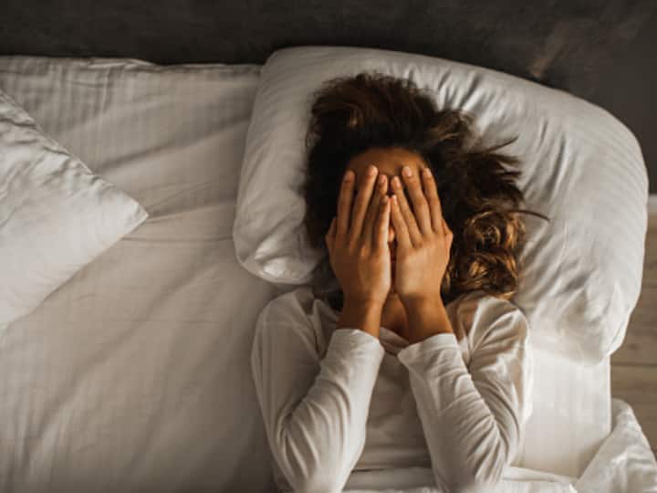 5. Healthy Sleep Pattens: Stress also leads to insomnia. Some might have disturbed sleep which contributes to decreased energy level and inability to focus. Poor sleeping habits causes disruptions in eating habits and hormones level, which severely impacts women’s menstruation cycle causing changes in the weight and men experience changes in the weight and excessive sweating. (Image source: getty images)