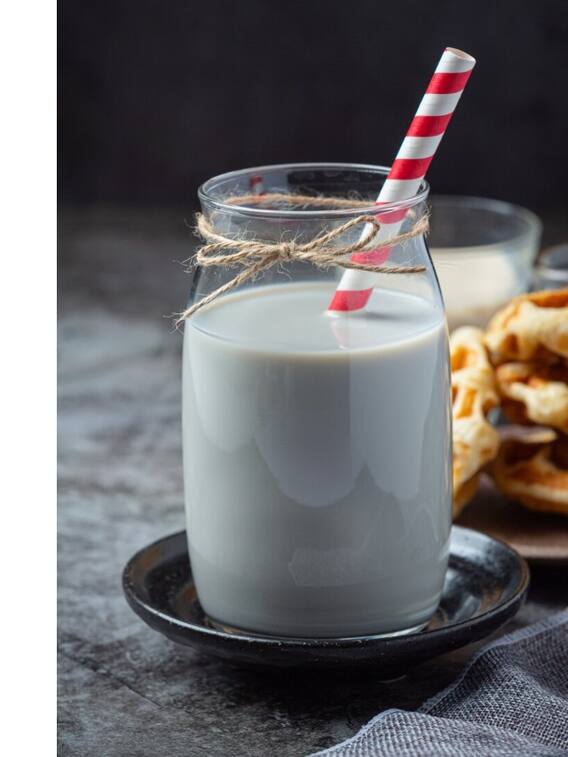 कब नहीं पीना चाहिए गर्म दूध