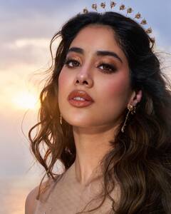 Janhvi Kapoor Photoshoot: जान्हवी कपूरने केले ग्लॅमरस फोटोशूट, फोटो पाहून चाहते घायाळ!