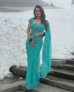 Ashu Reddy: చీరకట్టిన హాట్‌‌ బ్యూటీ అషు రెడ్డి - మంచులో బిగ్‌బాస్‌ భామ ఘాటు ఫోజులు