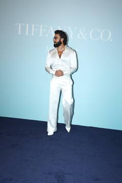 After Removing Wedding Pics, Ranveer Singh Shows Off Wedding Ring At Tiffany Store Launch