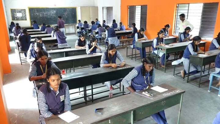 பாடவாரியான தேர்ச்சி விகிதம் : நடப்பாண்டு 10ம் வகுப்பு பொதுத்தேர்வில் தமிழ் உள்ளிட்ட மொழிப்பாடத்தில் 96.85 சதவிகிதமும், ஆங்கிலத்தில் 99.15 சதவிகிதம் பேரும், கணிதத்தில் 96.78 சதவிகிதம் பேரும், அறிவியலில் 96.72 சதவிகிதம் பேரும் மற்றும் சமூக அறிவியலில் 95.74 சதவிகிதம் பேரும் தேர்ச்சி பெற்றுள்ளனர்.