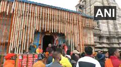 Kedarnath Dham: केदारनाथ धाम के कपाट खुले, गूंज उठे बम-बम के जयकारे, हेलीकॉप्टर से हुई पुष्प वर्षा, देखें- तस्वीरें