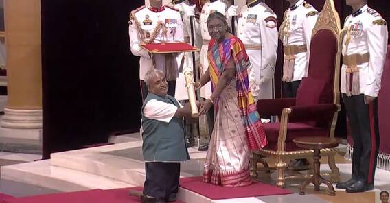 Padma Sri KS Rajanna | చేతులు, కాళ్లు సరిగ్గా లేకున్నా పద్మ శ్రీ వరించింది. ఇంతకు ఎవరీయనా..? | ABP