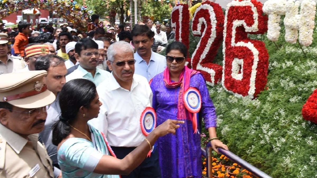 Ooty Flower Show : உலகப்புகழ் பெற்ற உதகை மலர் கண்காட்சி துவக்கம் ; சுற்றுலா பயணிகள் ஆச்சரியம்!