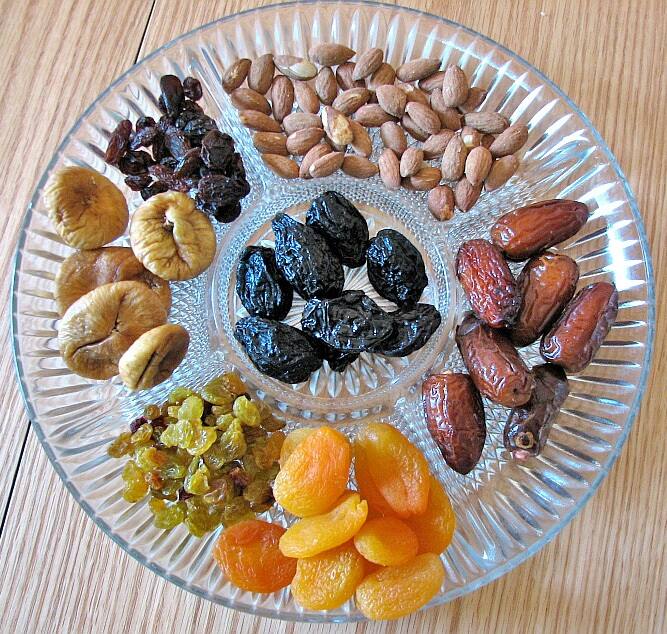 There are many benefits of consuming dried date  It removes the problem of bad cholesterol and constipation. Dry Dates: આ ડ્રાઇ ફ્રૂટસના સેવનના ગજબ છે ફાયદા, આ જીવલેણ બીમારીમાં રામબાણ ઇલાજ