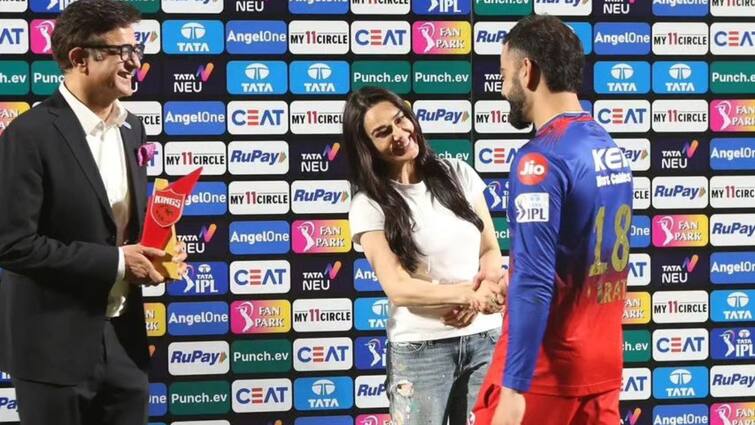 Virat Kohli said Sorry to Preity Zinta RCB vs PBKS match IPL 2024 latest sports news RCB vs PBKS: तूफानी पारी के बाद विराट कोहली ने प्रीति जिंटा से कहा सॉरी, जानें पूरा माजरा