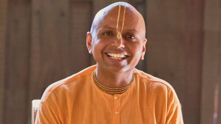 তাই কেউ আঘাত দিলে আমরা সহজেই ভেঙে পড়ি। তাই অনেকেই আঘাত দিয়ে উল্টো দিকের মানুষটাকে ঘায়েল করার চেষ্টা করে।