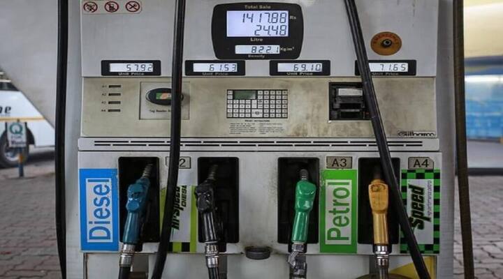 Petrol-Diesel Price: 4 જૂને નવી સરકારની રચના પહેલા પેટ્રોલ અને ડીઝલના ભાવ જાહેર કરવામાં આવ્યા છે. આજે દેશની રાજધાની દિલ્હી સહિત અન્ય મહાનગરોમાં પેટ્રોલ અને ડીઝલના ભાવમાં કોઈ ફેરફાર થયો નથી.