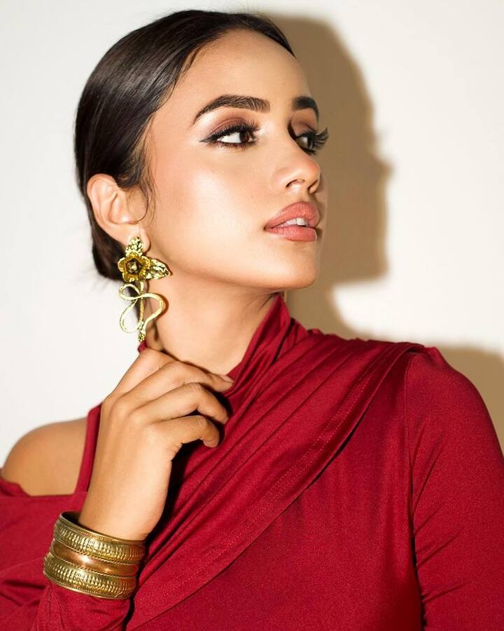 મોડલ નિશા ગુરગેન તેના ગ્લેમરસ અંદાજને લઈ સોશિયલ મીડિયામાં સતત ચર્ચામાં રહે છે. નિશા ગુરગેન સોશિયલ મીડિયા સ્ટાર છે.