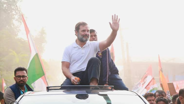 WATCH: Rahul Gandhi Travel In Crowded State Transport Bus In Hyderabad WATCH: Rahul Gandhi Travel In Crowded State Transport Bus In Hyderabad