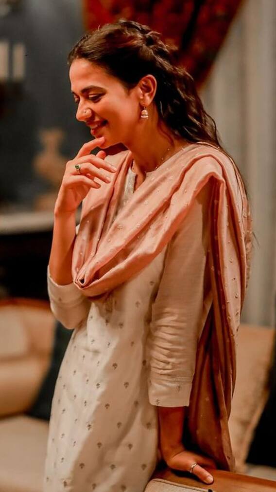 जब हीरामंडी की इस एक्ट्रेस को पूरे दिन शूट करना पड़ा था इंटीमेट सीन