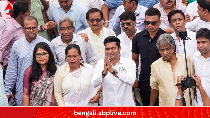 Election 2024:শুক্রবার শোভাযাত্রা করে মনোনয়ন জমা দিলেন ডায়মন্ড হারবারের তৃণমূল প্রার্থী অভিষেক বন্দ্যোপাধ্যায়।