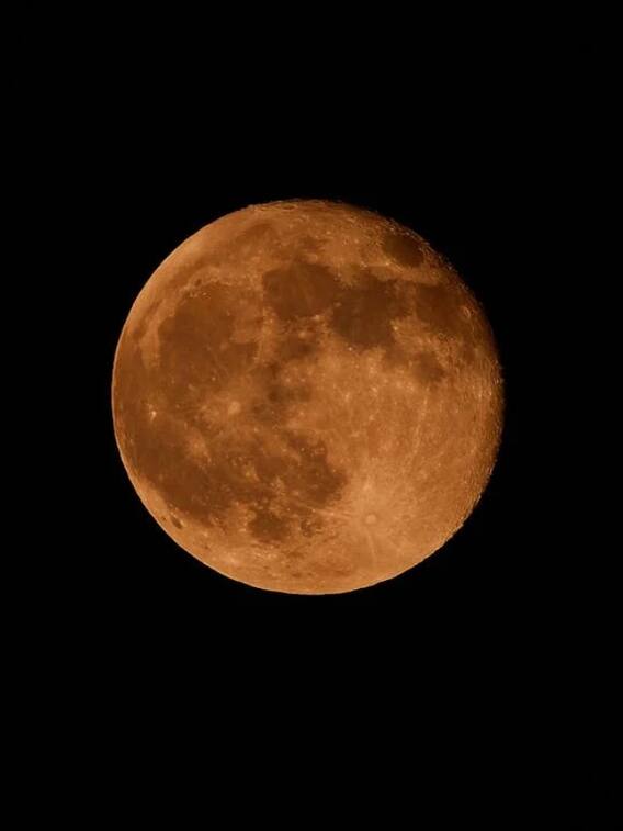 चांद पर अब तक कितने इंसान पहुंच चुके हैं?