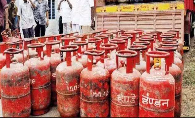 ਦਰਅਸਲ, ਜਦੋਂ ਨਵਾਂ ਗੈਸ ਕੁਨੈਕਸ਼ਨ ਲੈਣਾ ਹੁੰਦਾ ਹੈ ਤਾਂ ਉਸ ਨੂੰ ਗੈਸ ਚੁੱਲ੍ਹੇ ਦਾ ਸਿਲੰਡਰ ਅਤੇ ਉਸ ਦੇ ਨਾਲ ਰੈਗੂਲੇਟਰ ਦਿੱਤਾ ਜਾਂਦਾ ਹੈ। ਲੋਕ ਆਮ ਤੌਰ 'ਤੇ ਇਸ ਰੈਗੂਲੇਟਰ ਦੀ ਵਰਤੋਂ ਕਰਦੇ ਹਨ। ਪਰ ਕਈ ਵਾਰ ਜਦੋਂ ਰੈਗੂਲੇਟਰ ਖਰਾਬ ਹੋ ਜਾਂਦਾ ਹੈ ਤਾਂ ਲੋਕ ਕਿਸੇ ਹੋਰ ਕੰਪਨੀ ਤੋਂ ਰੈਗੂਲੇਟਰ ਖਰੀਦਦੇ ਹਨ।