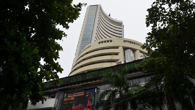 Stock Market Today Sensex Up  Over 500 Points Nifty Over 22,100 Amid US Interest Rate Cut Hopes Stock Market Today: Sensex Up  Over 500 Points, Nifty Over 22,100 Amid US Interest Rate Cut Hopes
