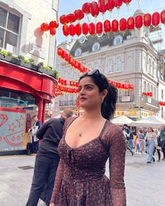 Riddhi Kumar: లండన్‌ వీధుల్లో చక్కర్లు కొడుతున్న 'లవర్‌' బ్యూటీ రిద్ది కుమార్‌