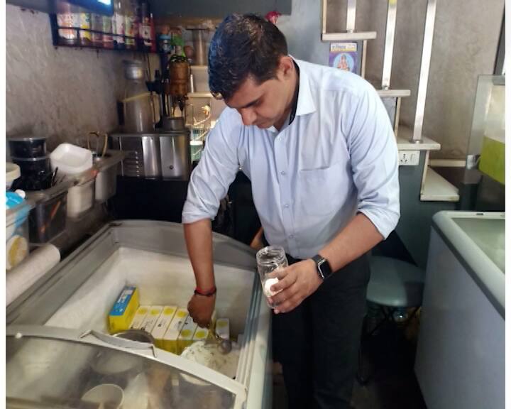 Be careful before eating cold ice cream in heat, 10 ice cream parlors found adulterated in Surat ગરમીમાં ઠંડુ આઈસ્ક્રીમ ખાતા પહેલા સાવધાન, સુરતમાં 10 પાર્લરના આઈસ્ક્રીમમાં ભેળસેળ જોવા મળી