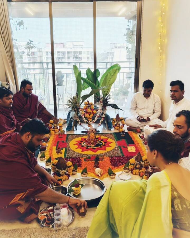 ఈ అక్షయ తృతీయ నా జీవితంలోకి శాంతి, సానుకూలత ఇవ్వాలని కోరుకుంటూ గ్రహశాంతి కోసం ఇంట్లో ప్రత్యేక పూజ నిర్వహించానంది హంసా నందిని