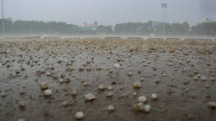आईएमडी ने कहा कि मध्य प्रदेश और विदर्भ के अलग-अलग स्थानों में 10 मई को तेज़ हवाओं (40-50 किमी प्रति घंटे) के साथ ओलावृष्टि होने की संभावना है.