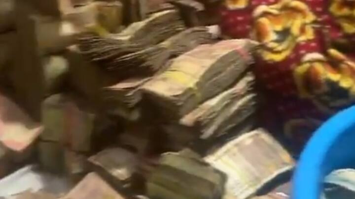 आरोपी ने पुलिस को बताया कि तीन साल पहले तक पुराने नोट एक बैंक एक्सचेंज किया करता था. अब बैंक ने नोट एक्सचेंज करना बंद कर दिया, जिसके बाद वह आगरा और मुंबई में इन नोटों को कमीशन देकर बेचा करता था.