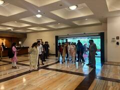 Govinda and Uddhav Thackeray : मै तो रस्ते से जा रहा थाsss उद्धव ठाकरेंमुळे गोविंदाची वाट अडली, 20 मिनिटे आडोशाला थांबला!