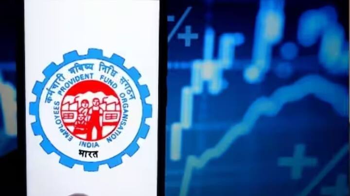 अक्सर लोग अपने पुराने नंबर बदल देते हैं. लेकिन पीएफ खाते में उनका पुराना नंबर ही ऐड होता है. ऐसे में दिक्कत होती है. तो आज हम आपको बताएंगे कैसे आप अपने पीएफ खाते में नया नंबर जोड़ सकते हैं.