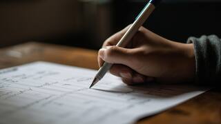 कॉपी खाली छोड़ दो, सॉल्व करा दूंगा NEET का पेपर... गोधरा में टीचर ने एस्पिरेंट्स से मांगे 10 लाख रुपये