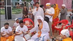 पाकिस्तान में भारतीय संस्कृति के ध्वजवाहक आए हरिद्वार, सिंध के हिन्दुओं ने की विशेष पूजा, देखें तस्वीरें