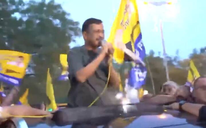 सीएम केजरीवाल ने कहा कि हमें एकसाथ मिलकर तानाशाही से लड़ना होगा.