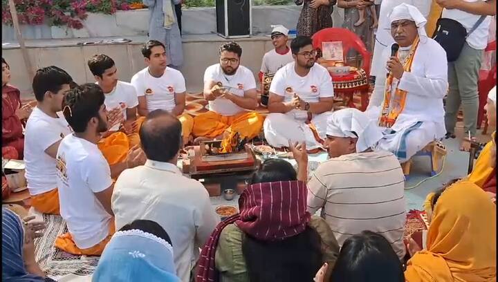 हरिद्वार तीर्थ के अलावा यह भारत के अन्य तीर्थ स्थानों के भी दर्शन करते हैं. वे भारत में आकर अपने को धन्य समझते हैं और कहते हैं कि हमें पूर्व जन्म के पुण्य के कारण हरिद्वार तीर्थ और हिंदुस्तान के अन्य तीर्थो के दर्शन होते हैं.