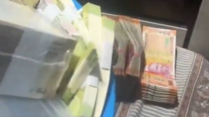 कैलाश खत्री का कहना है कि वह 18 सालों से मनी एक्सचेंज का काम करते हैं, जिसमें यह पुराने फटे हुए नोट लेते हैं और कमीशन कमाते हैं. साथ ही दूसरों को नए नोट देते हैं. फिलहाल जो गड्डियां बरामद हुई है उनकी काउंटिंग की जा रही है.