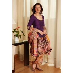 Traditional Look: ढूंढ रही हैं कुछ सिंपल और स्टाइलिश, तो इस तरह के अनारकली सूट को करें कैरी