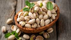 Pistachios: શું ઉનાળામાં પિસ્તા ખાવા હેલ્ધી છે? કયા લોકોએ બિલકુલ ન ખાવા જોઈએ આ નટ્સ