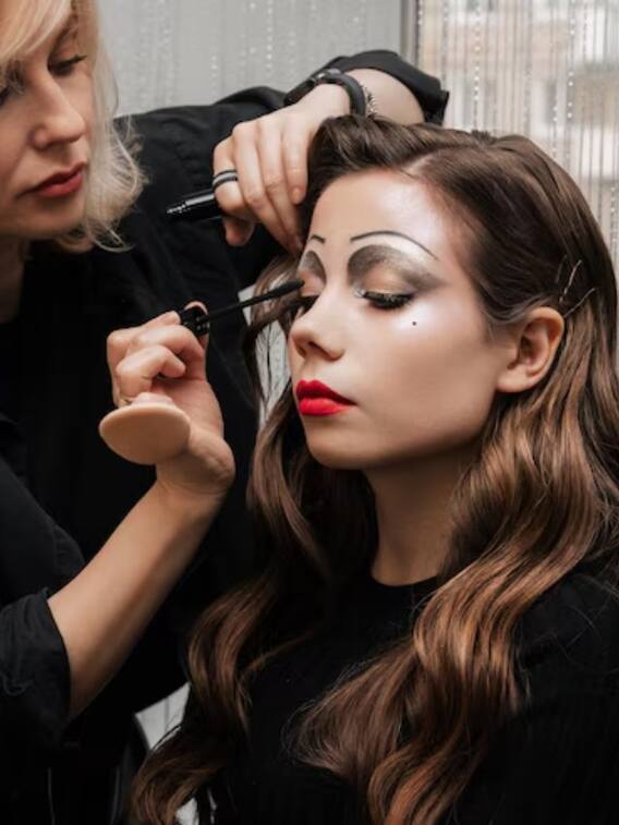 ब्यूटी पार्लर का हिंदी वाला नाम सुना कभी?