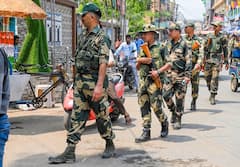 आर्मी और बीएसएफ में होता है क्या अंतर, किसे दी जाती है ज्यादा सैलरी?