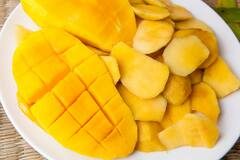 Mango Ice Cream : தித்திக்கும் மாம்பழ ஐஸ்கிரீம்.. சீசன் முடிவதற்குள் செய்துவிடுங்க!