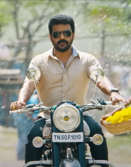 மூன் பிக்சர்ஸ் சார்பில் ஆதம் பாவா தயாரித்து இயக்கியுள்ள படம் உயிர் தமிழுக்கு. இந்த படத்தில் ஹீரோவாக அமீர் , ஹீரோயினாக சாந்தினி ஸ்ரீதரன் நடித்துள்ளனர்.