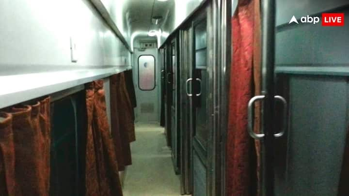 First AC Cabin: भारतीय रेलवे में सबसे सहूलियत वाला कोच फर्स्ट एसी होता है. कैसा होता है फर्स्ट एसी का केबिन. क्या-क्या मिलती है फर्स्ट एसी केबिन में यात्रियों को सुविधाएं. चलिए जानते हैं.