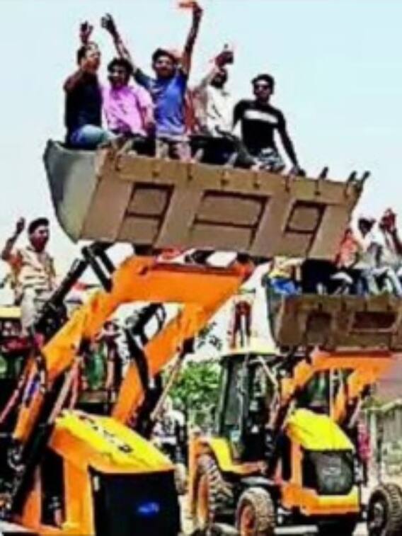 अखिलेश के गढ़ में हुआ बुलडोजर ब्रेक डांस