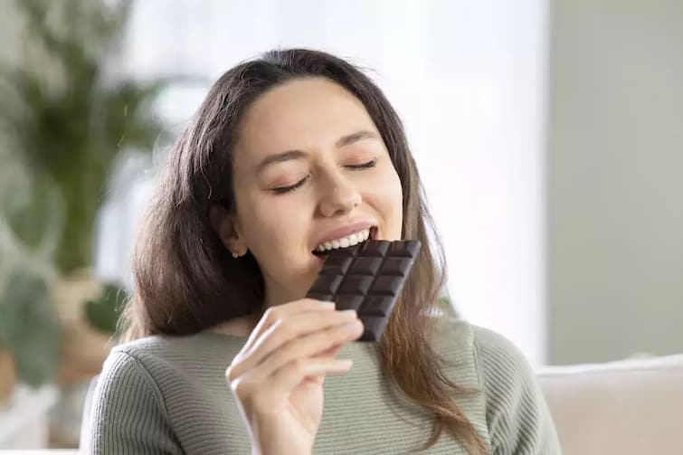 Does Dark Chocolate Really Kill Bad Cholesterol, Know What The Expert Says Heart Care:  શું ખરેખર બેડ કોલેસ્ટ્રોલને ખતમ કરે છે ડાર્ક ચોકલેટ, જાણો શું છે નિષ્ણાતનો મત