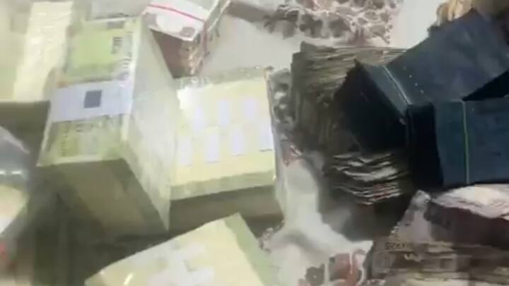 पुलिस जांच के दौरान कैलाश ने बताया कि वह पुराने कटे-फटे नोट एक्सचेंज करने काम करता है. इसके बदले वह कमीशन लेता है. वह फटे नोट एक्सचेंज कराने पर एक लाख रुपये के बदले 75 हजार रुपये लौटाया करता है.