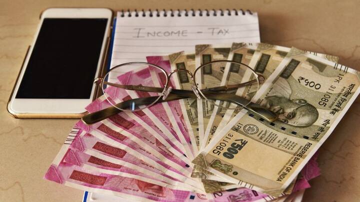 এখন ডিজিটাল দুনিয়াতে এসেও বেশ কিছু মানুষ ঘরেও অনেক টাকা ক্যাশ রেখে দেন। ইন্টারনেটের সমস্যার কারণে ডিজিটাল পেমেন্ট করতে সমস্যা হয়। ছবি- পিটিআই