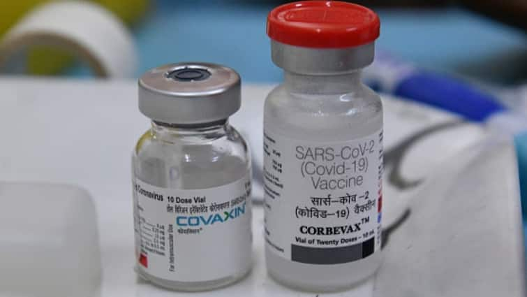 Doctors Urges Centre To Review All Covid Vaccines Amid Covishield Row Covid -19 Vaccines: అన్ని కొవిడ్ వ్యాక్సిన్‌లను రివ్యూ చేయండి, వైద్యుల నుంచి వెల్లువెత్తుతున్న డిమాండ్‌లు