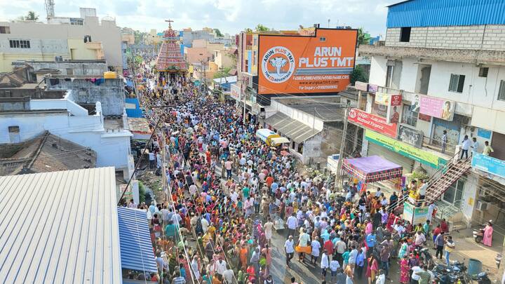 அப்பொழுது சொர்க்கவாசல் திறப்பதை போல் இங்கு உள்ள  சன்னதி கதவை திறப்பார்கள். இது கோவிலின் சிறப்பு அம்சமாக பார்க்கப்படுகிறது.
