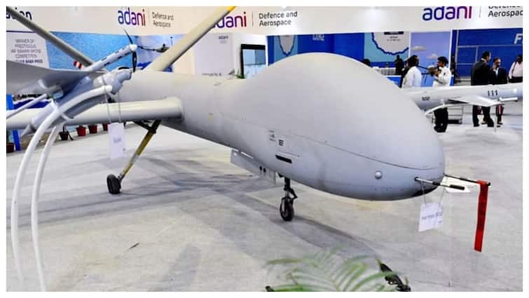Indian Arm Get Hermes 900 known as Drishti 10 Drones Surveillance On Pak Border Indian Army News: 30 हजार फीट तक उड़ान, बरसा सकते हैं बम, पाकिस्तान सीमा पर तैनात होंगे ये खतरनाक ड्रोन